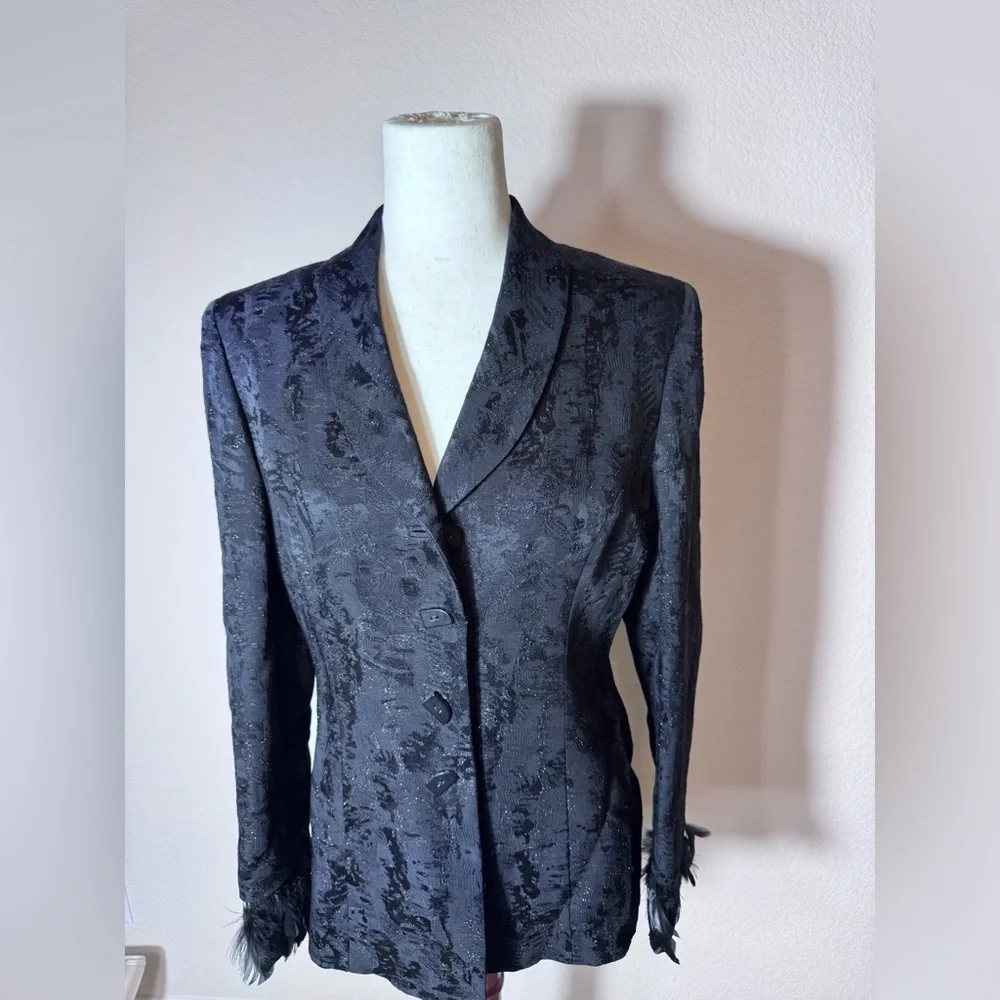 Albert Nipon Women’s Black with Silver Specks Textured Jacket Feather Cuffs 8